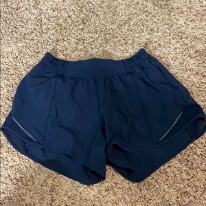 hotty hot lululemon shorts, length 4